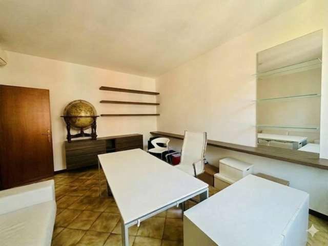 Ufficio in vendita a Unione Comuni Modenesi Area Nord, Mirandola