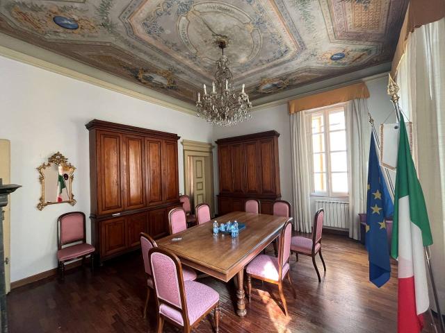 Ufficio in vendita a Centro Storico, Modena