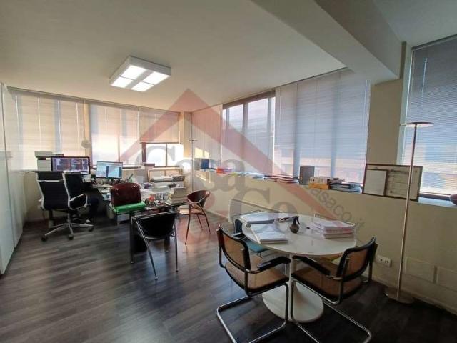 Ufficio in vendita a Modena, Reggio Emilia