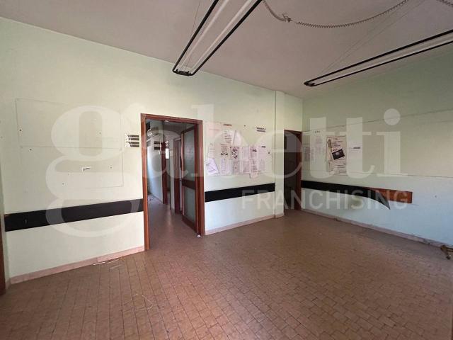 Ufficio in vendita a Centro Storico, Modena