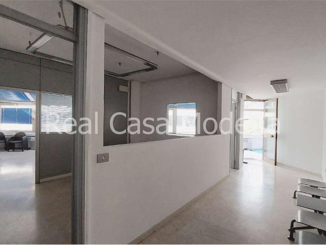 Ufficio in vendita a Modena, Reggio Emilia