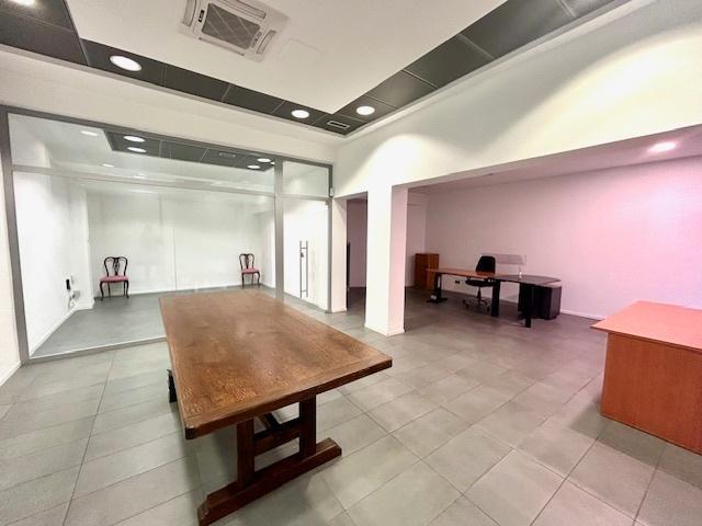 Ufficio in vendita a Centro Storico, Modena