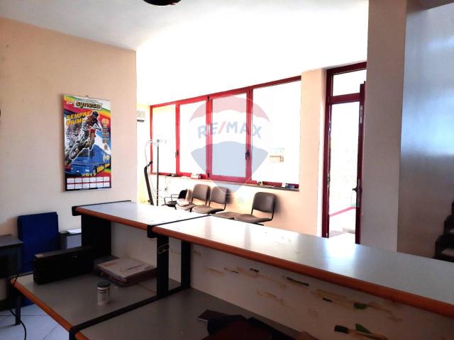 Ufficio in vendita a Puglia, Bari