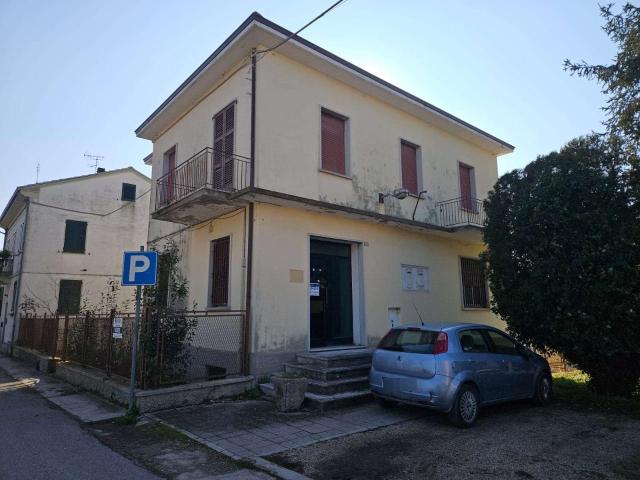 Ufficio in vendita a Terre Roveresche, Marche