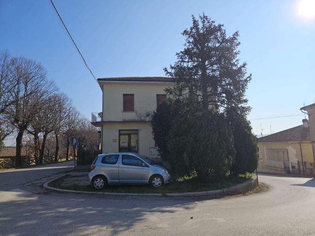 Ufficio in vendita a Terre Roveresche, Marche