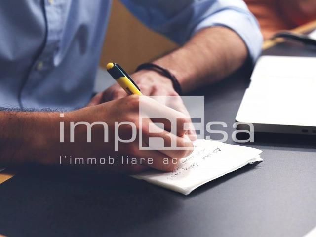 Ufficio in vendita a Montebelluna, Veneto
