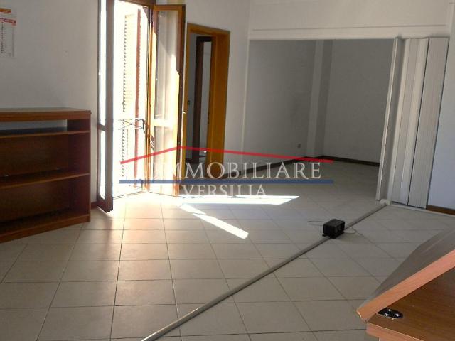 Ufficio in vendita a Capanne, Montignoso