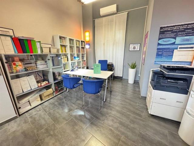 Ufficio in vendita a Borghetto, Monza