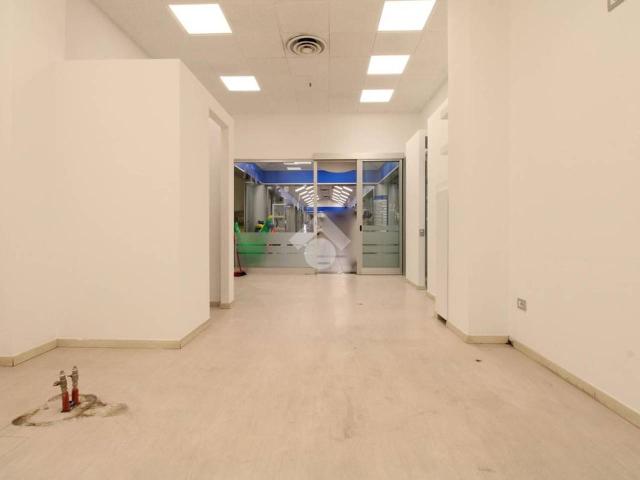 Ufficio in vendita a Dorotina, Mozzo