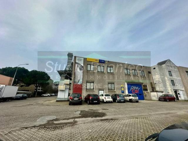 Ufficio in vendita a Muggiò, Lombardia