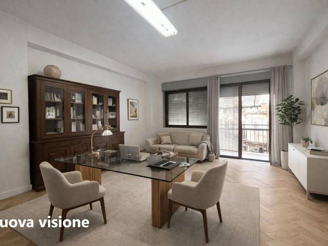 Ufficio in vendita a Municipalità 4, Campania