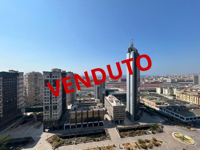 Ufficio in vendita a Municipalità 4, Campania