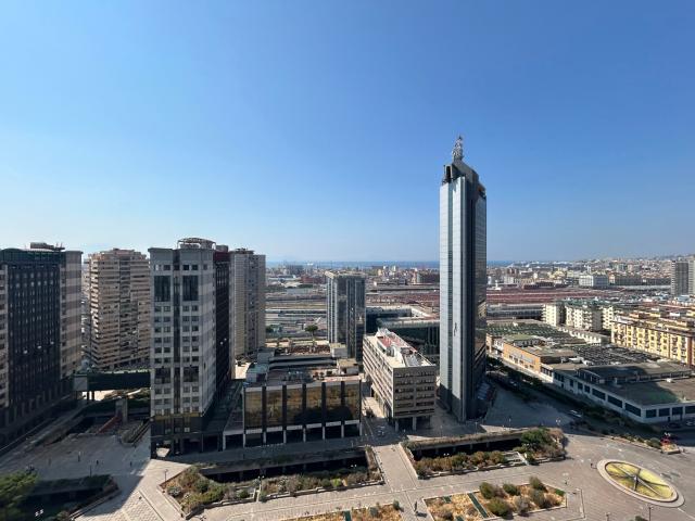 Ufficio in vendita a Municipalità 4, Campania
