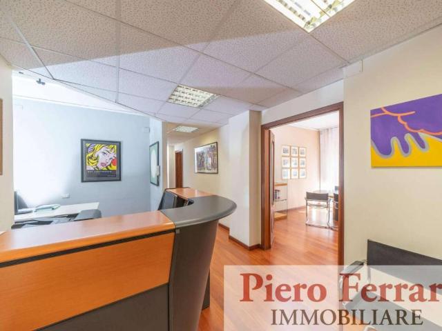 Ufficio in vendita a Municipalità 1, Pizzofalcone