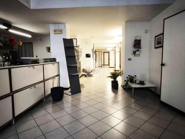Ufficio in vendita a Municipalità 3, Campania