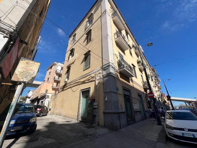 Ufficio in vendita a Municipalità 4, Campania