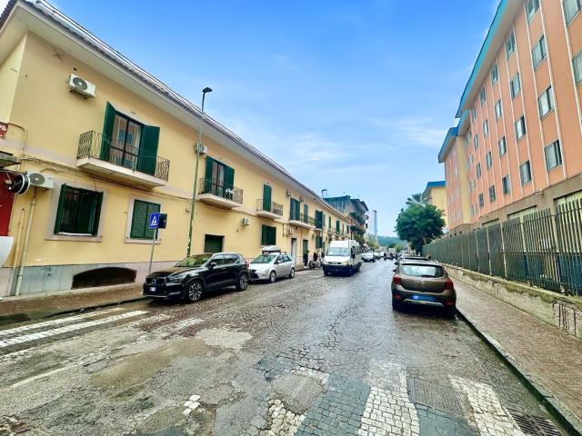 Ufficio in vendita a Coroglio, Campania