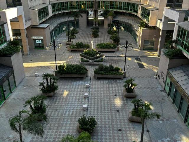 Ufficio in vendita a Municipalità 4, Campania