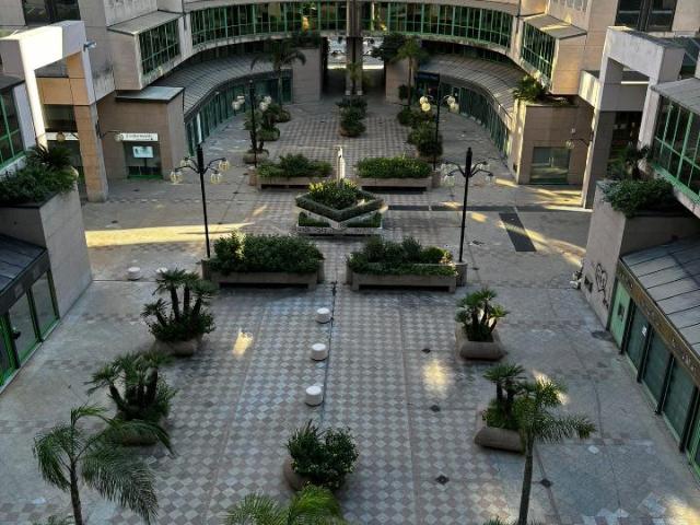 Ufficio in vendita a Municipalità 4, Campania