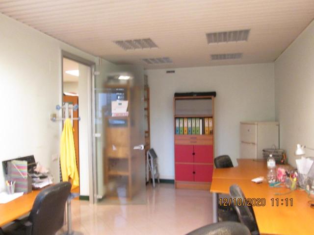 Ufficio in vendita a Municipalità 4, Campania