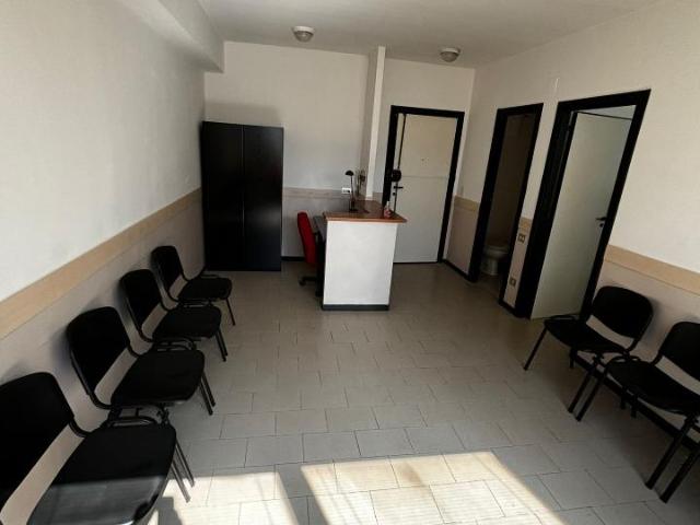 Ufficio in vendita a Municipalità 4, Campania