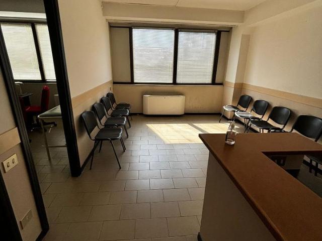 Ufficio in vendita a Municipalità 4, Campania