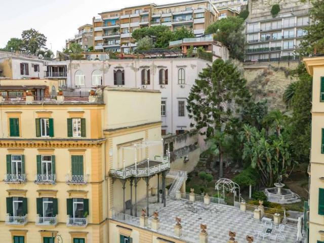 Ufficio in vendita a Municipalità 1, Campania