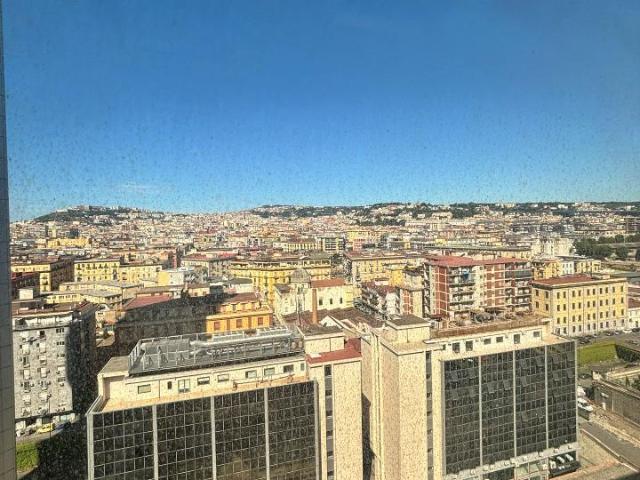 Ufficio in vendita a Municipalità 4, Campania