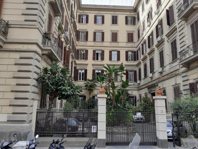 Ufficio in vendita a Municipalità 1, Campania