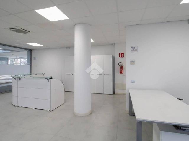 Locale Commerciale in vendita a Ospitaletto, Lombardia