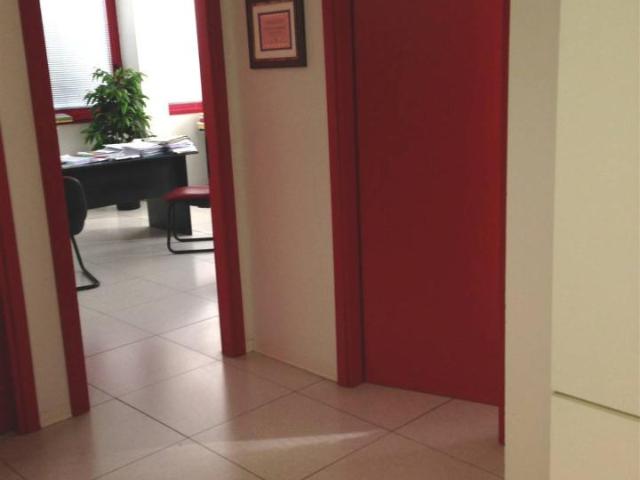 Ufficio in vendita a Lubiana, Sorbolo