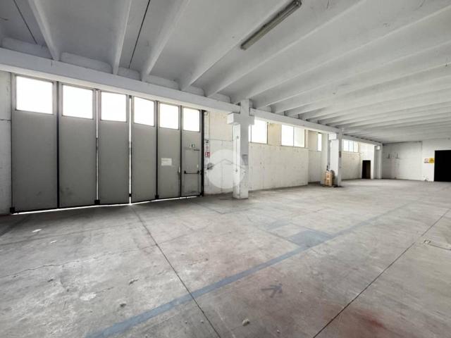 Ufficio in vendita a Passirano, Lombardia