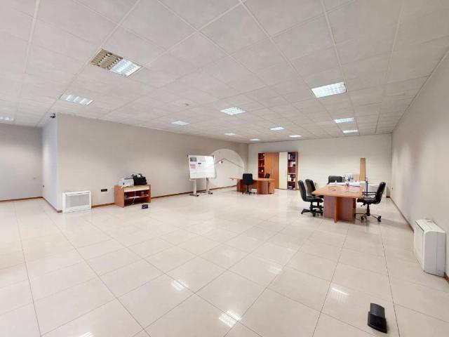 Ufficio in vendita a Passirano, Lombardia