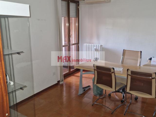 Ufficio in vendita a Baia Flaminia, Marche