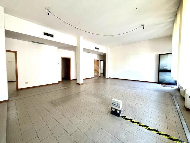Ufficio in vendita a Pescia, Castellare