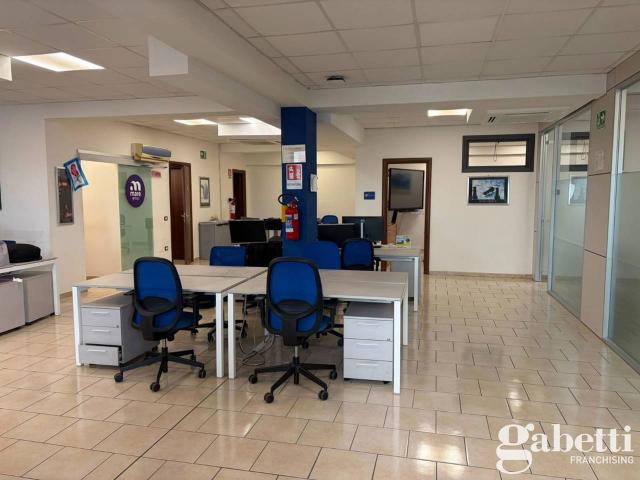 Ufficio in vendita a Pomigliano D'arco, Campania