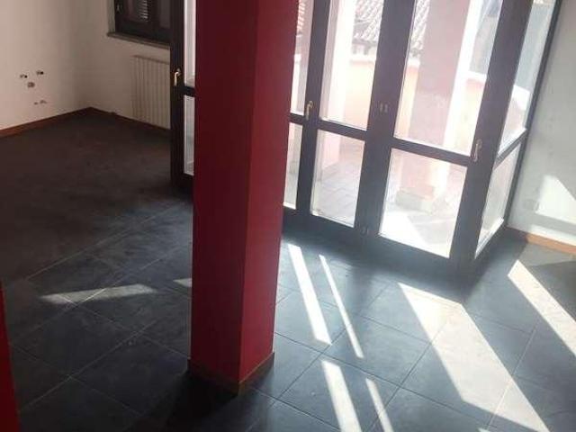 Ufficio in vendita a Lezza, Ponte Lambro