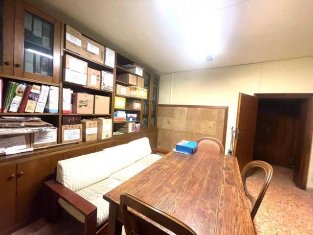 Ufficio in vendita a Pontedera, Toscana