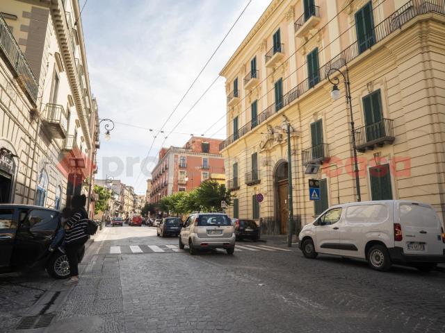 Ufficio in vendita a Portici, Campania