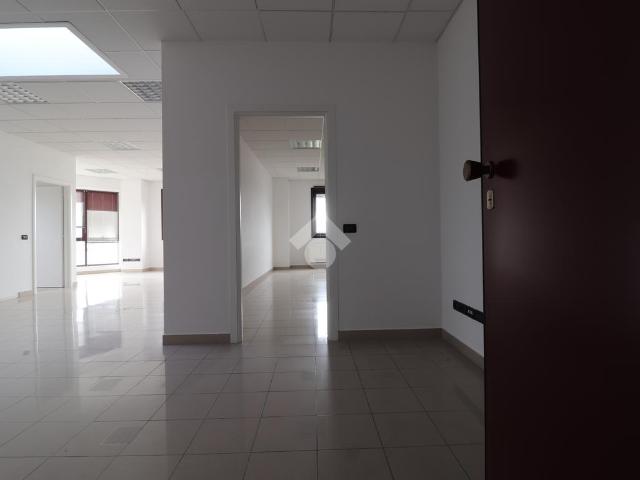 Ufficio in vendita a Porto Mantovano, Lombardia