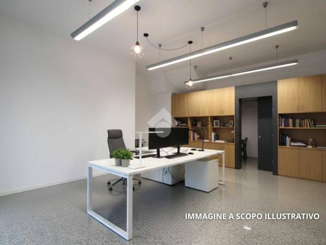 Ufficio in vendita a Marche, Fermo