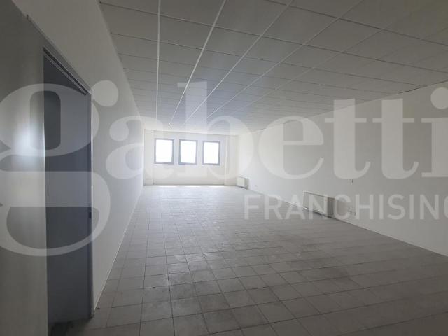 Ufficio in vendita a Prata Di Pordenone, Friuli-Venezia Giulia