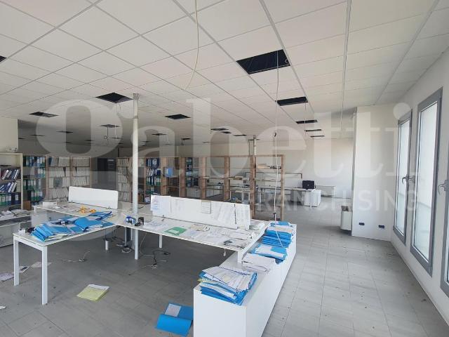 Ufficio in vendita a Prata Di Pordenone, Friuli-Venezia Giulia