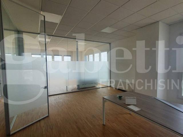 Ufficio in vendita a Prata Di Pordenone, Friuli-Venezia Giulia