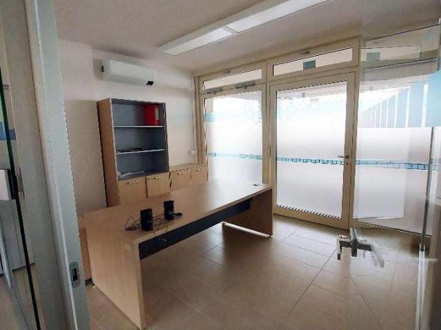 Ufficio in vendita a Centro Direzionale, Prato