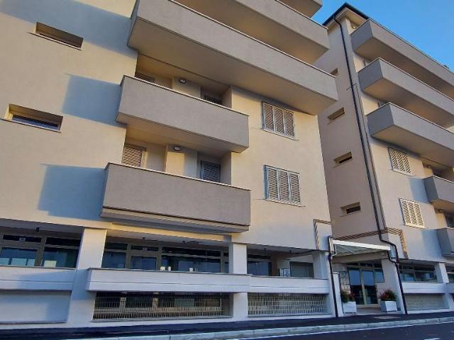 Ufficio in vendita a Centro Direzionale, Prato