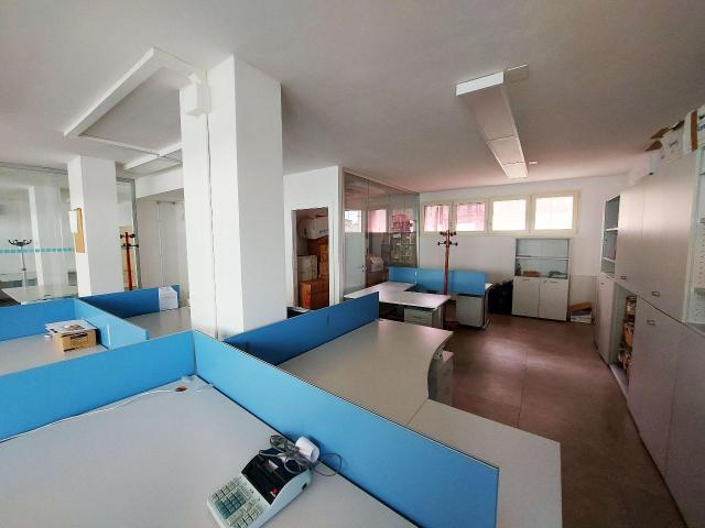 Ufficio in vendita a Centro Direzionale, Prato