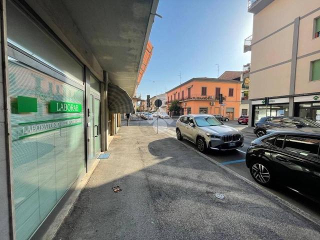 Ufficio in vendita a Centro Direzionale, Prato