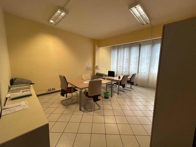 Ufficio in vendita a Mezzana, Prato