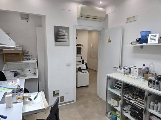 Ufficio in vendita a Centro Direzionale, Prato